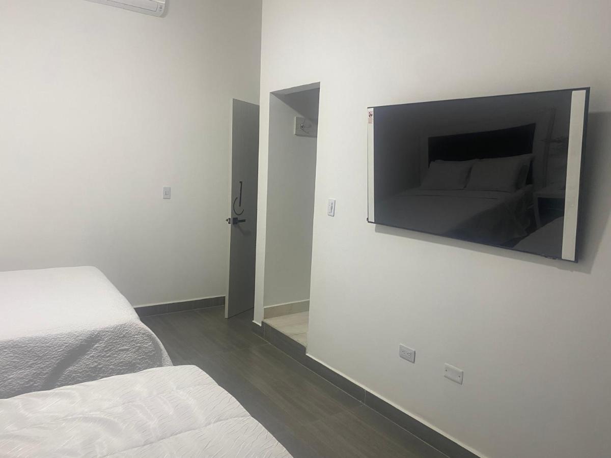 Hotel Casa Luna Кукута Экстерьер фото