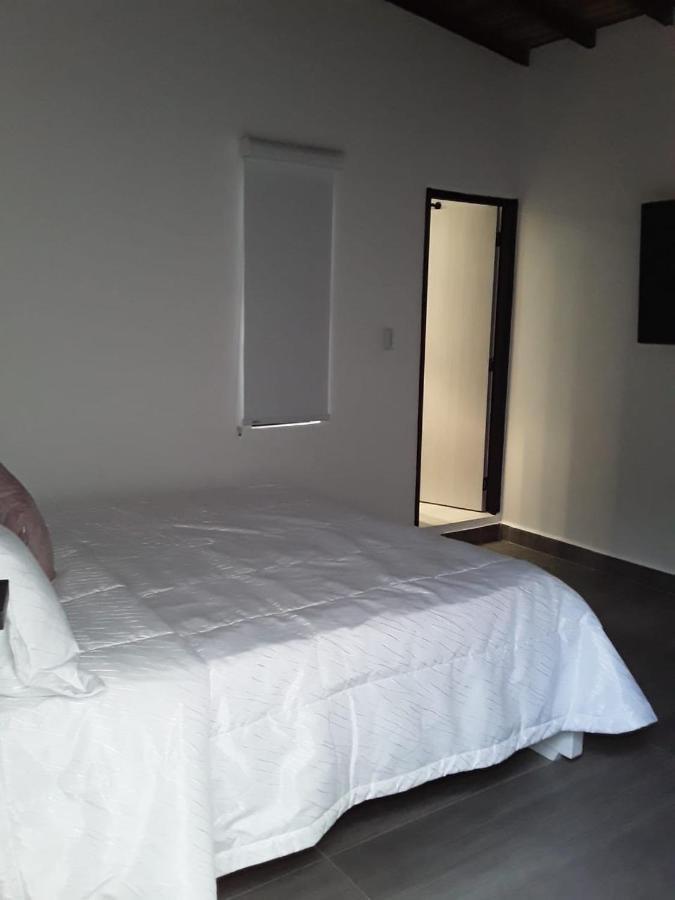 Hotel Casa Luna Кукута Экстерьер фото