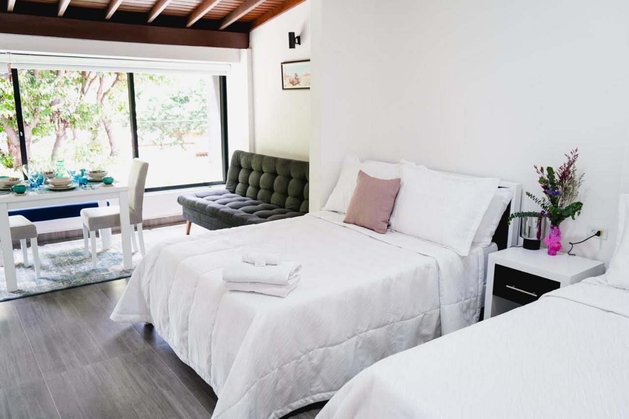 Hotel Casa Luna Кукута Экстерьер фото
